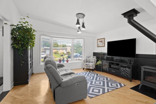 Living Room - 19 Rue Denis, Repentigny (Repentigny), QC 