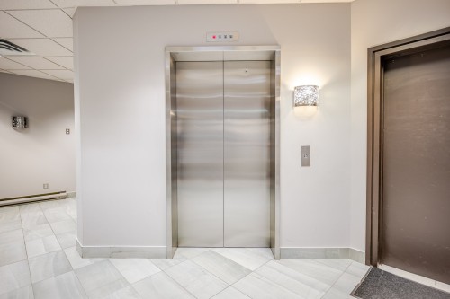 Ascenseur - 400-200 Rue Macdonald, Saint-Jean-Sur-Richelieu, QC 