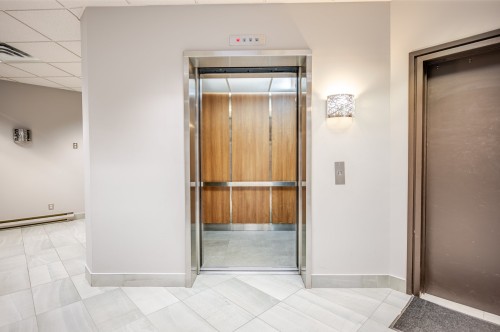 Ascenseur - 400-200 Rue Macdonald, Saint-Jean-Sur-Richelieu, QC 