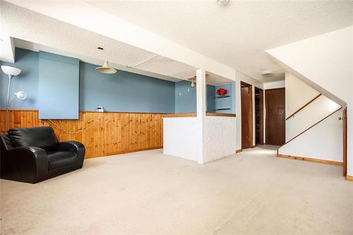 127 Dobrinsky Dr, Winnipeg, MB 