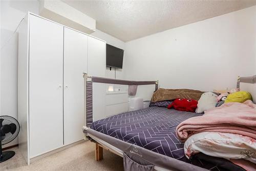127 Dobrinsky Dr, Winnipeg, MB 