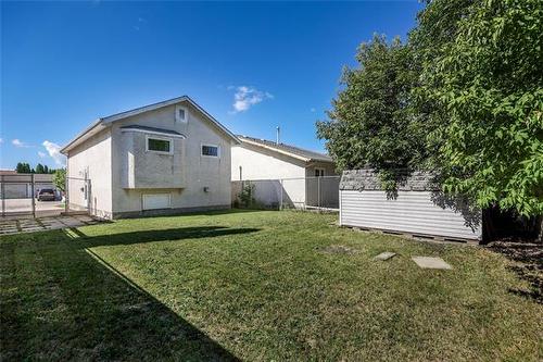 127 Dobrinsky Dr, Winnipeg, MB 