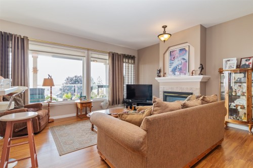 843 Lone Pine Drive, Kelowna, BC 