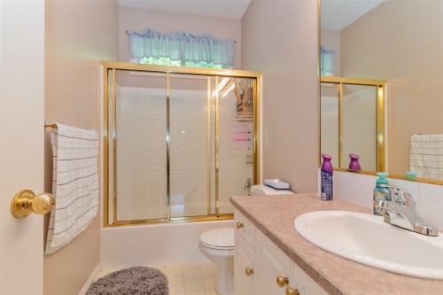 843 Lone Pine Drive, Kelowna, BC 