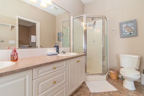 843 Lone Pine Drive, Kelowna, BC 