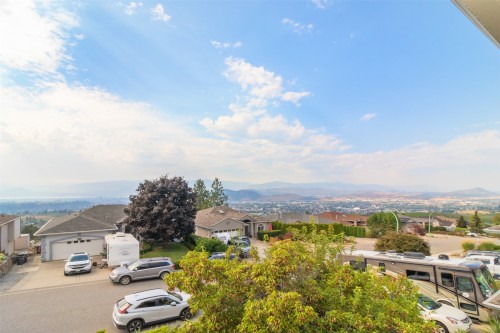 843 Lone Pine Drive, Kelowna, BC 