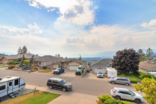843 Lone Pine Drive, Kelowna, BC 