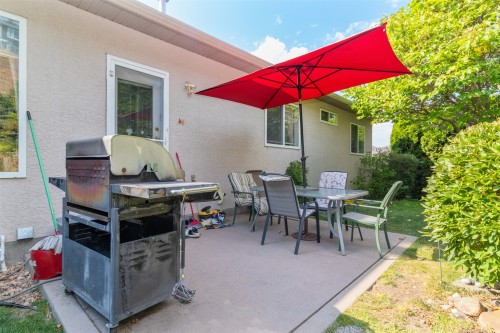 843 Lone Pine Drive, Kelowna, BC 