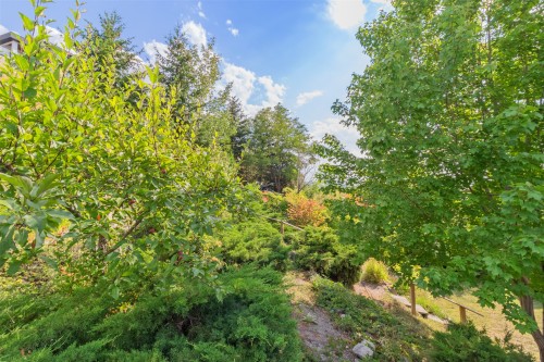843 Lone Pine Drive, Kelowna, BC 
