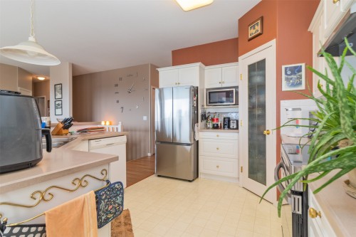 843 Lone Pine Drive, Kelowna, BC 