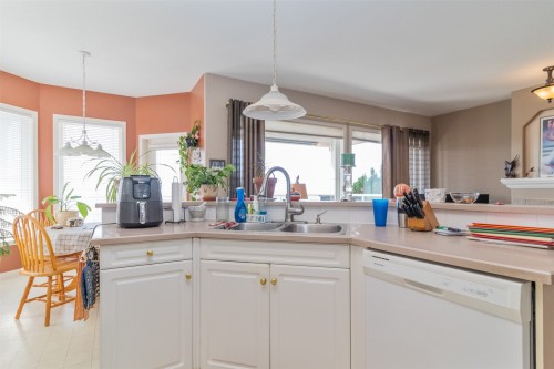 843 Lone Pine Drive, Kelowna, BC 