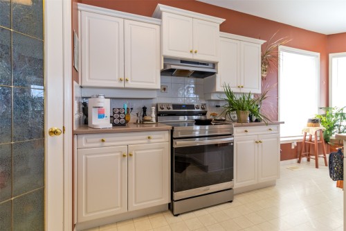 843 Lone Pine Drive, Kelowna, BC 