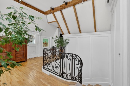 Passageway - 2127Z Rue St-Urbain, Montréal (Ville-Marie), QC 