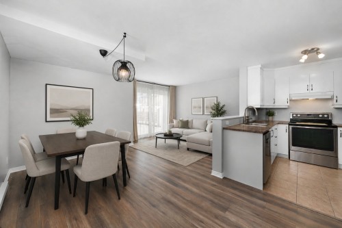 Salle à manger - 5900 Rue Charpentier, Brossard, QC 