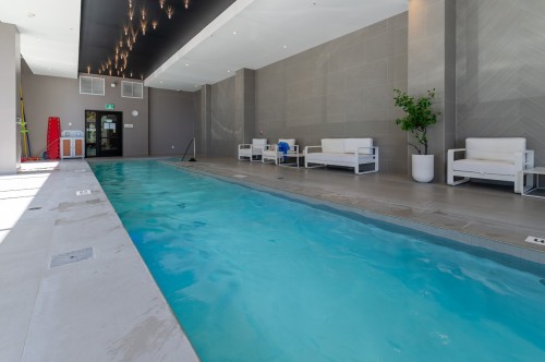 Piscine - 803-5505 Boul. Du Quartier, Brossard, QC 