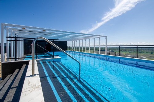 Piscine - 803-5505 Boul. Du Quartier, Brossard, QC 