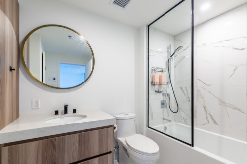 Salle de bains - 803-5505 Boul. Du Quartier, Brossard, QC 
