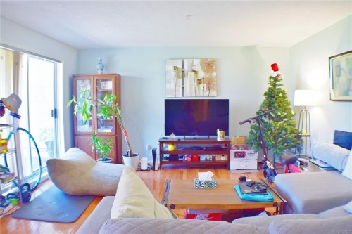 #207-1694 Cedar Hill Cross Rd  Saanich, BC V8P 2P7