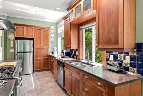 5790 Garnet Pl, Nanaimo, BC 