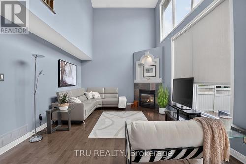 Family Room with Gas Fireplace - 57 Golflinks Drive, Ottawa, ON 