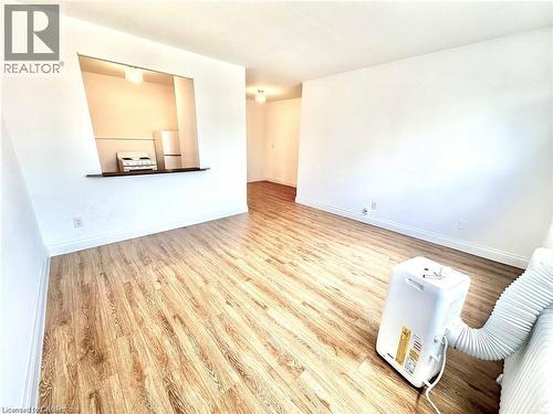 37 MERICOURT Road Unit# 305 , Hamilton, Ontario L8S 2N5 5