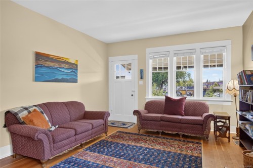307 3Rd St, Courtenay, BC 