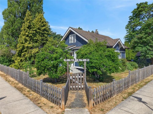 307 3Rd St, Courtenay, BC 