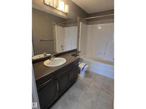 2207 44 Av Nw, Edmonton, AB 