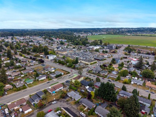 504 17Th St, Courtenay, BC 