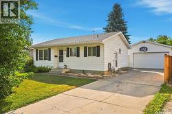 203 Michener CRESCENT  Saskatoon, SK S7L 5T9