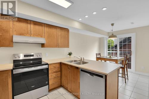 64 Mayflower Private, Ottawa, ON 
