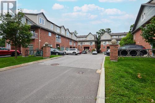 64 Mayflower Private, Ottawa, ON 