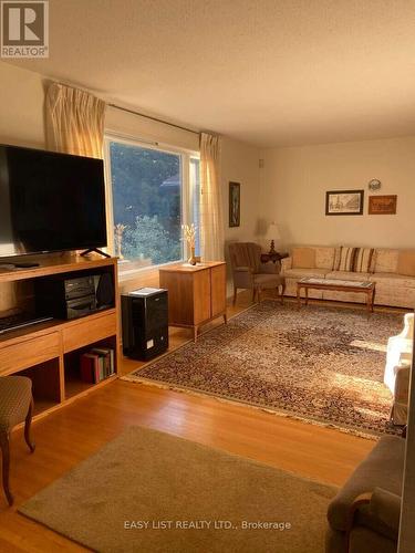 2154 Dutton Crescent, Ottawa, ON 