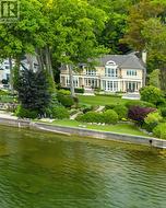 6 ENNISCLARE DRIVE W  Oakville, ON L6J 4N2