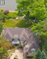 6 ENNISCLARE DRIVE W Oakville, ON L6J 4N2