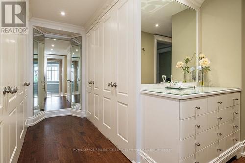 6 Ennisclare Drive W, Oakville, ON 