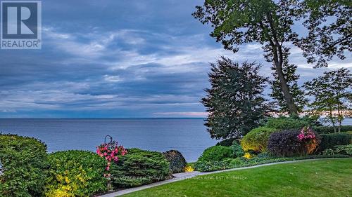 6 Ennisclare Drive W, Oakville, ON 