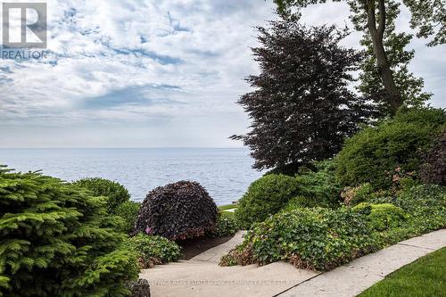 6 Ennisclare Drive W, Oakville, ON 