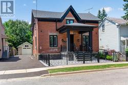 21 ELIZABETH STREET N  Brampton, ON L6X 1S1
