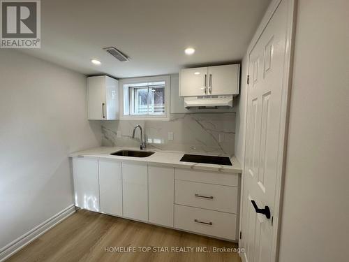 BACHELOR - 38 CARTIER CRESCENT , Richmond Hill, Ontario L4C 2N2 3