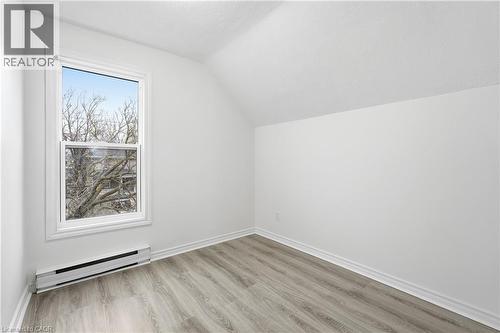 27 ALBERT Street Unit# Upper , Welland, Ontario L3B 4L1 4