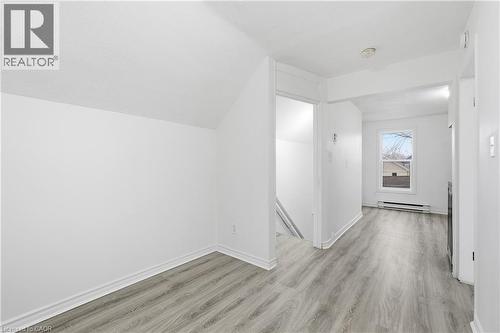 27 ALBERT Street Unit# Upper , Welland, Ontario L3B 4L1 5