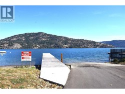 Private boat launch for the use of all residents - 