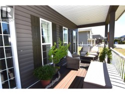 Covered front lower deck - 