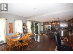 overview of kitchen / dining - 