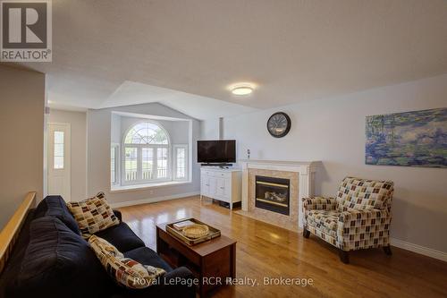 952 Gzowski Street, Centre Wellington (Fergus), ON 