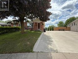 34 NORA COURT  Cambridge, ON N3C 3N1