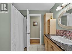 Main Bathroom - 