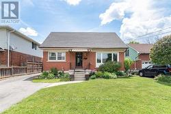 43 WYNGATE AVENUE E  Hamilton (Stoney Creek), ON L8G 1T3