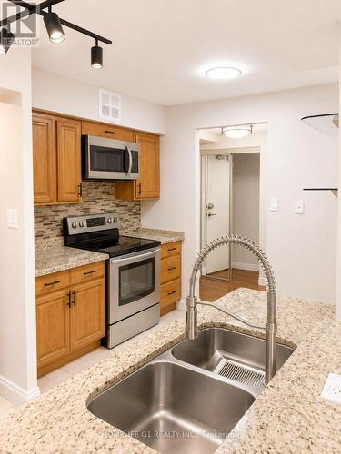 301 - 633 BAY STREET , Toronto, Ontario M5G 2G4 3